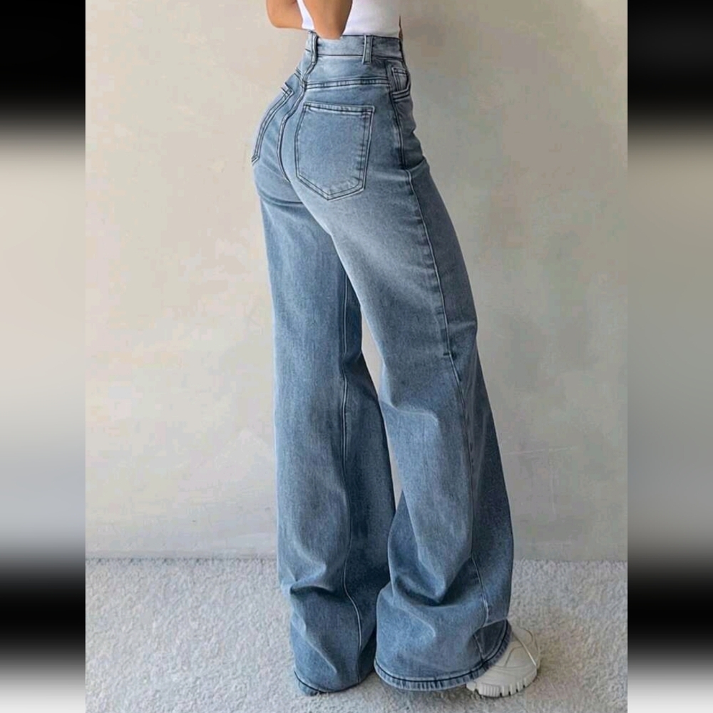 NWT high-waisted wide-leg 90s-style jeans, size medium.